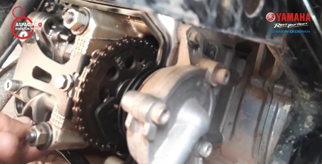 Wajib Tahu Ini Dia Penyebab Bunyi Kletek Pada Motor 1 Desain tanpa judul 1